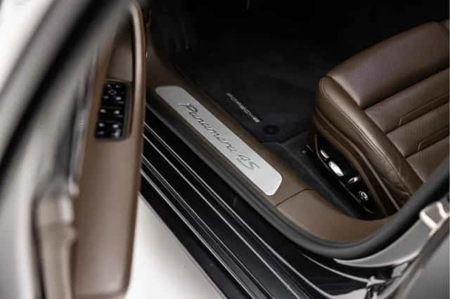 Porsche Panamera (2016) thumbnail 21
