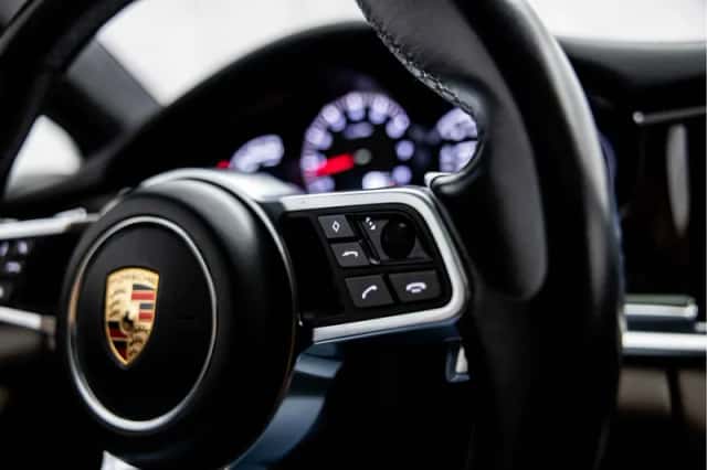 Porsche Panamera (2016) thumbnail 32