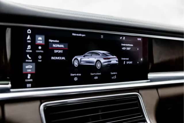 Porsche Panamera (2016) thumbnail 38
