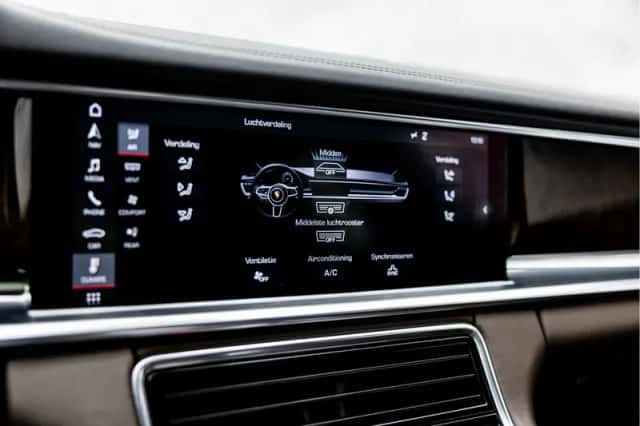 Porsche Panamera (2016) thumbnail 39