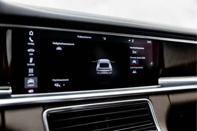 Porsche Panamera (2016) thumbnail 40