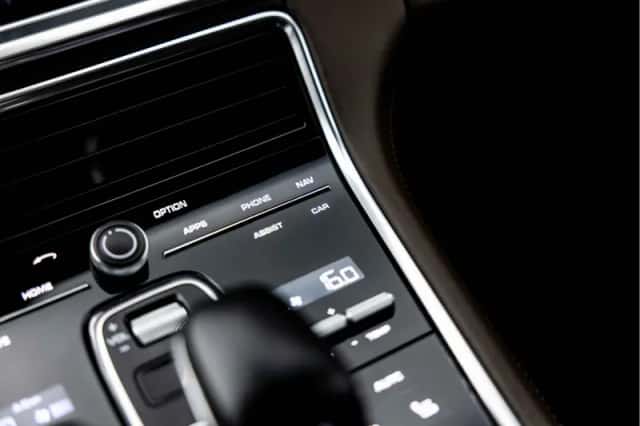 Porsche Panamera (2016) thumbnail 47