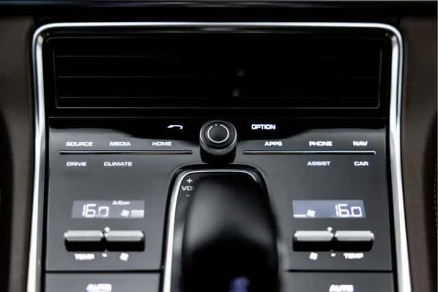 Porsche Panamera (2016) thumbnail 48