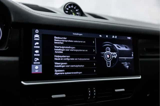Porsche Cayenne (2020) thumbnail 44