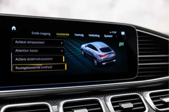 Mercedes-Benz GLE (2023) thumbnail 48