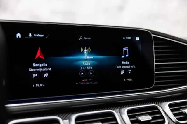 Mercedes-Benz GLE (2023) thumbnail 53