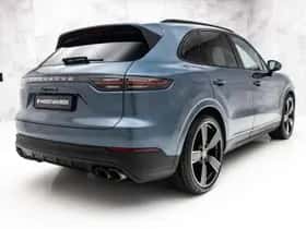 Porsche Cayenne (2017) thumbnail 2