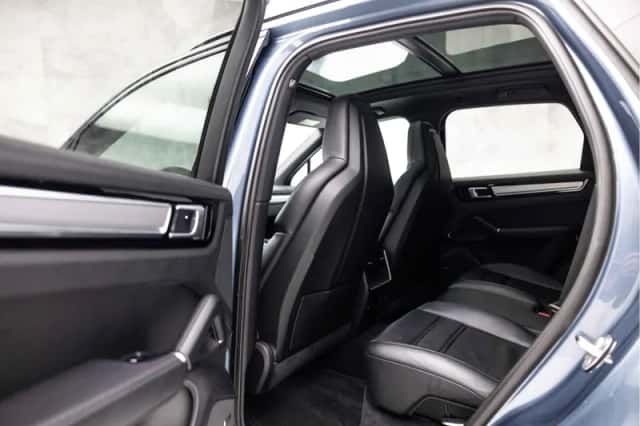 Porsche Cayenne (2017) thumbnail 12