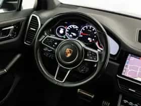 Porsche Cayenne (2017) thumbnail 15