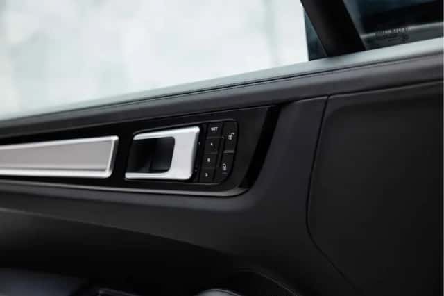 Porsche Cayenne (2017) thumbnail 25