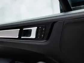 Porsche Cayenne (2017) thumbnail 25