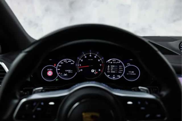 Porsche Cayenne (2017) thumbnail 28