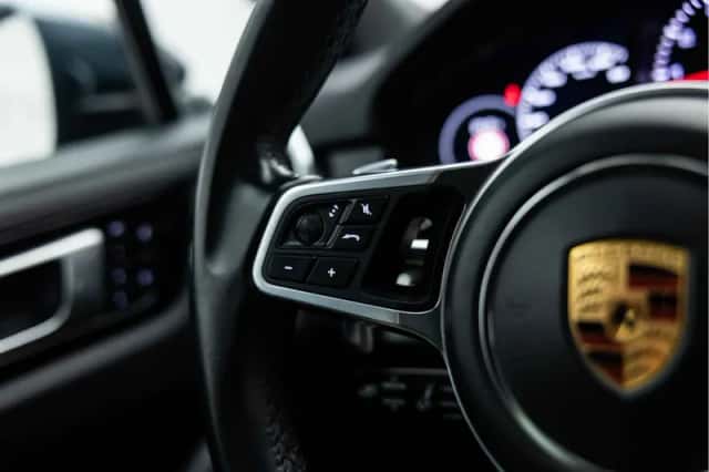 Porsche Cayenne (2017) thumbnail 31