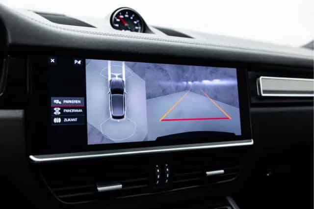 Porsche Cayenne (2017) thumbnail 38