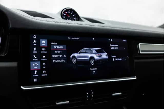 Porsche Cayenne (2017) thumbnail 40
