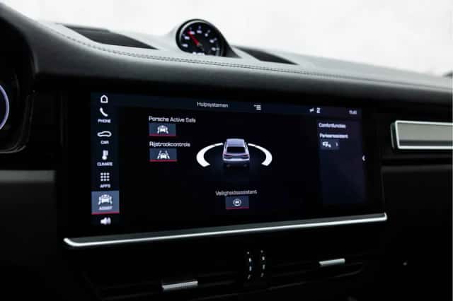 Porsche Cayenne (2017) thumbnail 42