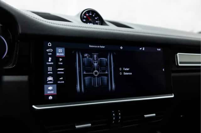 Porsche Cayenne (2017) thumbnail 43