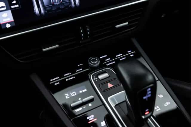 Porsche Cayenne (2017) thumbnail 44