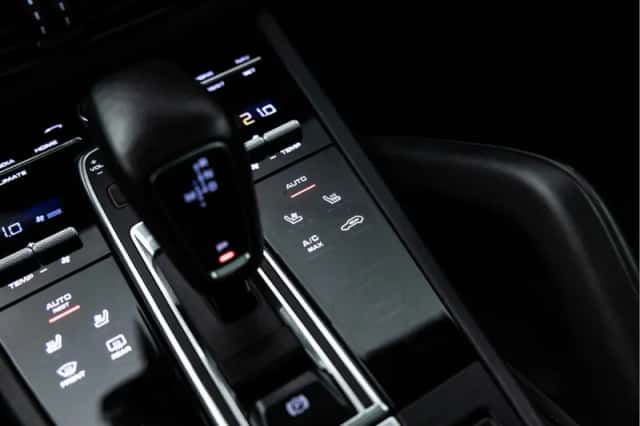 Porsche Cayenne (2017) thumbnail 45