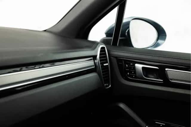 Porsche Cayenne (2017) thumbnail 48