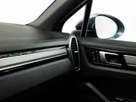 Porsche Cayenne (2017) thumbnail 48