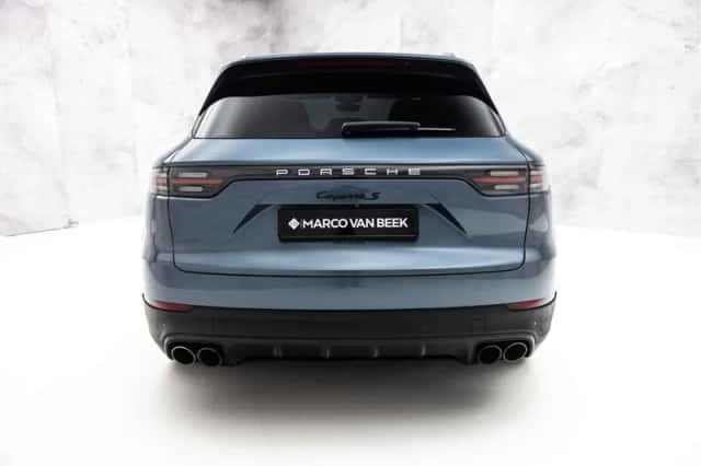 Porsche Cayenne (2017) thumbnail 10