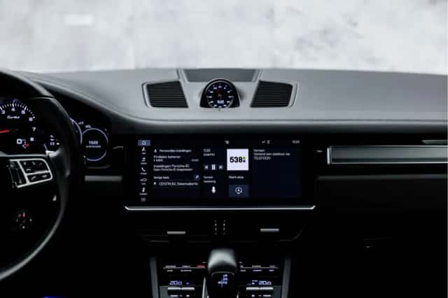 Porsche Cayenne (2018) thumbnail 17