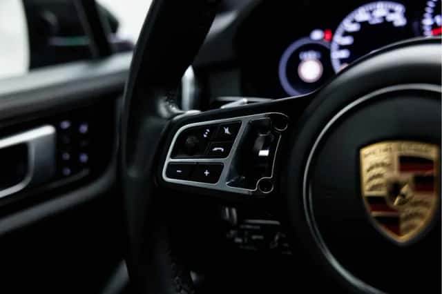 Porsche Cayenne (2018) thumbnail 34