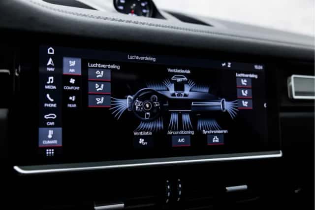 Porsche Cayenne (2018) thumbnail 44