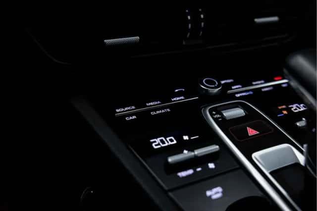 Porsche Cayenne (2018) thumbnail 54