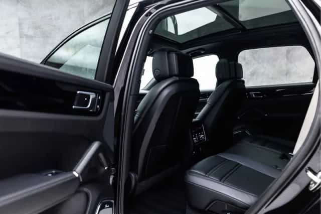 Porsche Cayenne (2023) thumbnail 12
