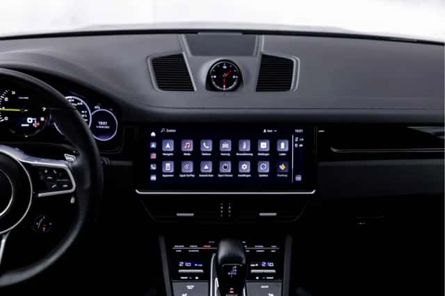 Porsche Cayenne (2023) thumbnail 24