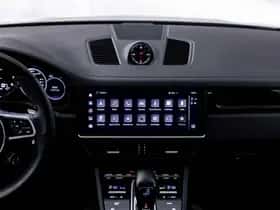 Porsche Cayenne (2023) thumbnail 24