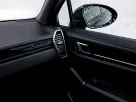 Porsche Cayenne (2023) thumbnail 25