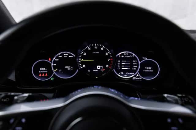 Porsche Cayenne (2023) thumbnail 30