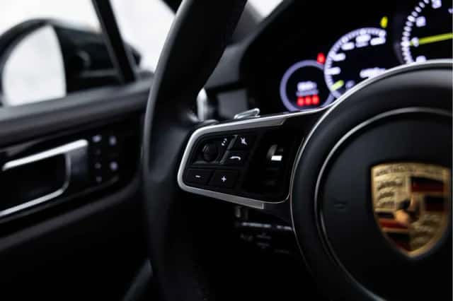 Porsche Cayenne (2023) thumbnail 32