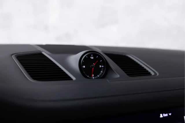 Porsche Cayenne (2023) thumbnail 37