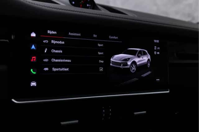 Porsche Cayenne (2023) thumbnail 40