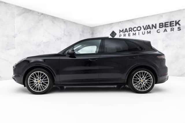 Porsche Cayenne (2023) thumbnail 5