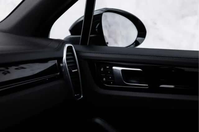 Porsche Cayenne (2023) thumbnail 50