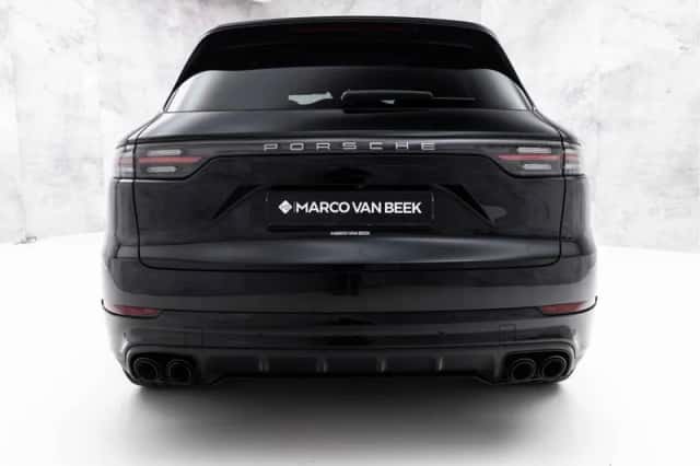 Porsche Cayenne (2023) thumbnail 10