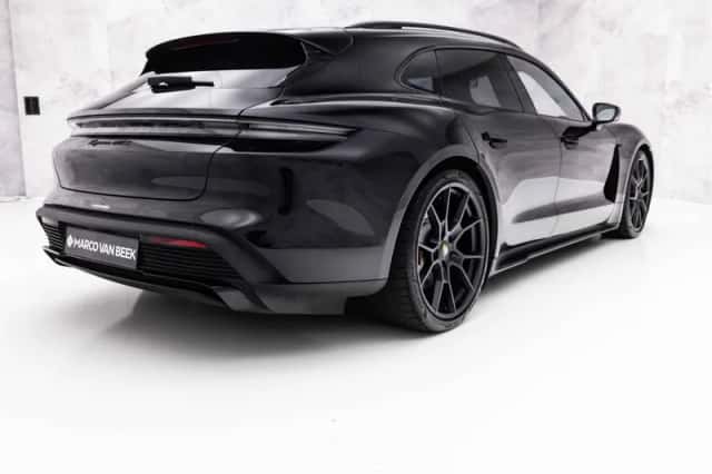 Porsche Taycan (2024) thumbnail 2