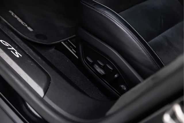 Porsche Taycan (2024) thumbnail 19