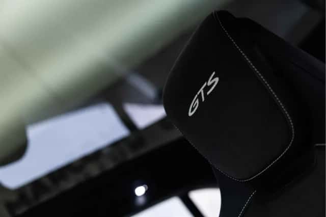 Porsche Taycan (2024) thumbnail 22