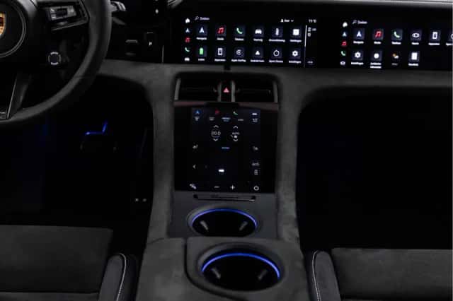 Porsche Taycan (2024) thumbnail 26