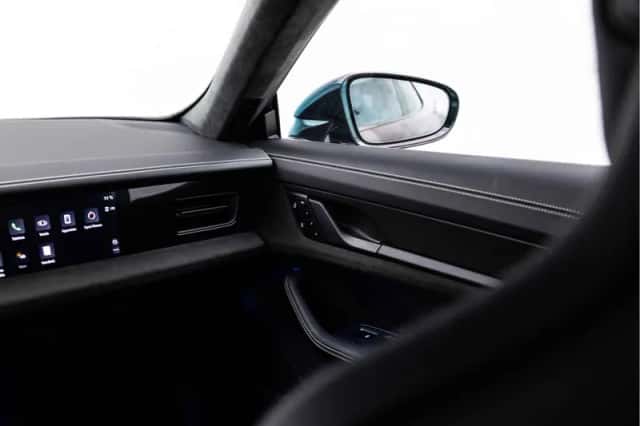 Porsche Taycan (2024) thumbnail 28
