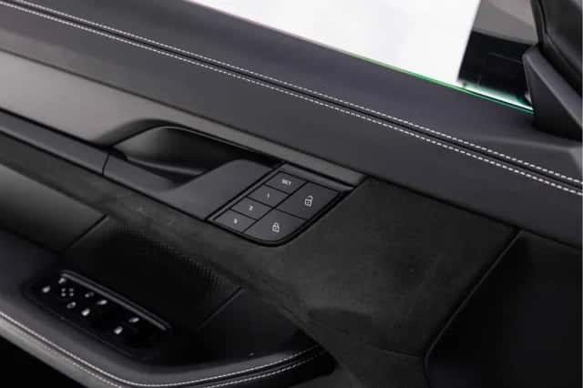 Porsche Taycan (2024) thumbnail 29