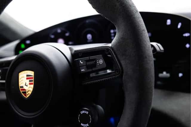 Porsche Taycan (2024) thumbnail 35