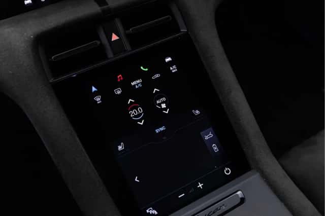 Porsche Taycan (2024) thumbnail 50