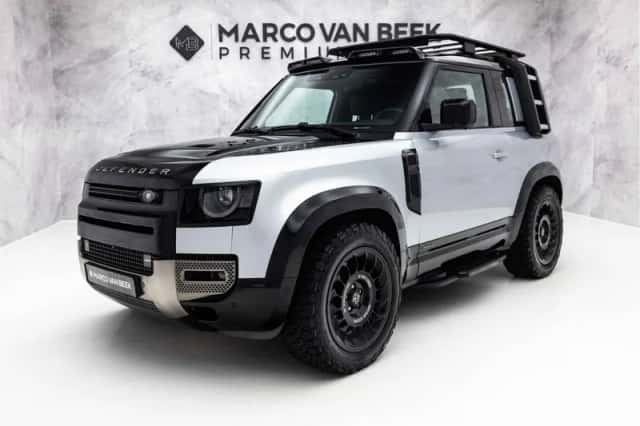 Land Rover Defender (2021) thumbnail 1